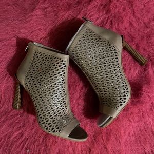 Vince Camuto Womens Arthela Leather Open Toe Ankle Booties Shoes BHFO